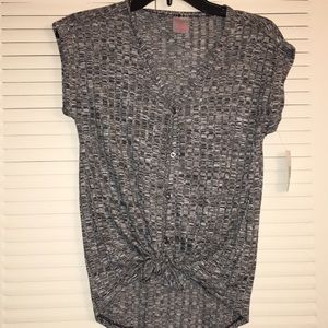 🔥Sale🔥..Nice top that ties at bottom..NWT